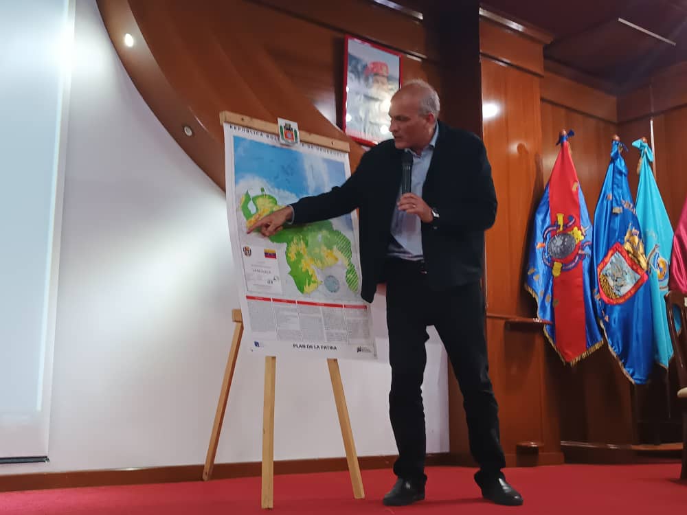 Gobierno Bolivariano entrega 6 mil Mapas Oficiales de Venezuela a la FANB