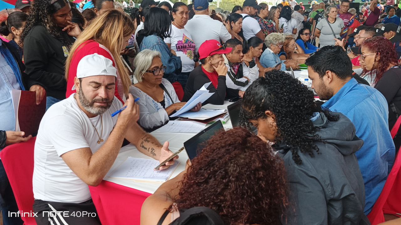 Comunas y circuitos comunales de Caracas cargan su ACA en Plataforma de Gobierno Comunal