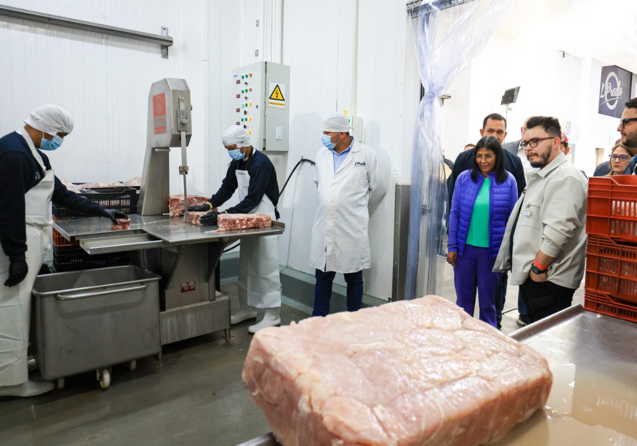Presidenta (e) Delcy Rodríguez realizó una jornada productiva en la planta procesadora de Alimentos