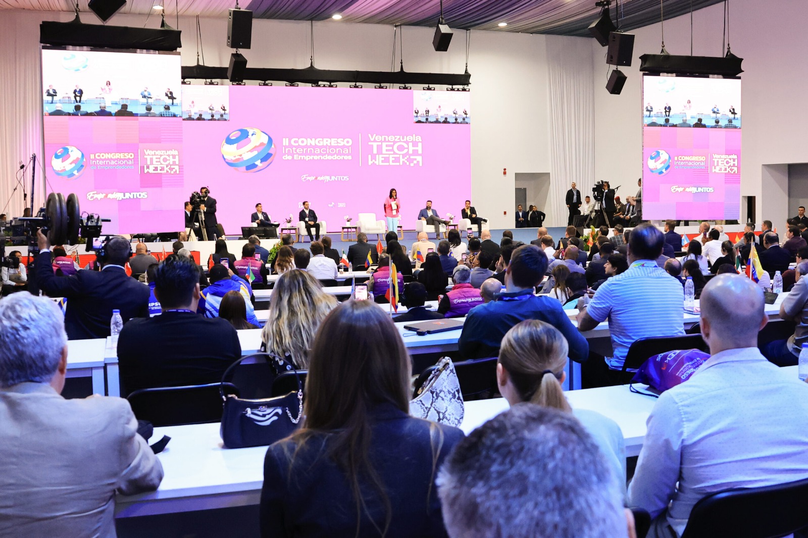 Más de 2 millones de emprendedores fortalecen el tejido económico nacional