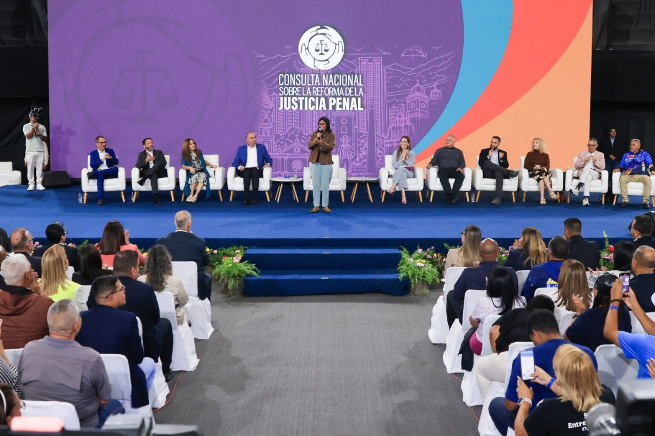 Presidenta (e) Delcy Rodríguez anunció lanzamiento de línea tecnológica «0800-Extorsión»