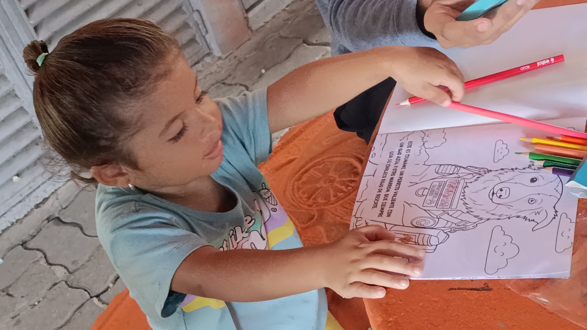 Ministerio de Planificación entrega kits educativos en campamentos del Cafetal y Chapellín