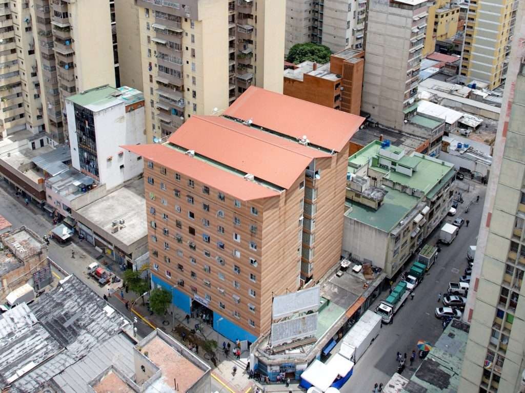 Presidenta Delcy Rodríguez entregó 212 viviendas rehabilitadas en Santa Rosalía
