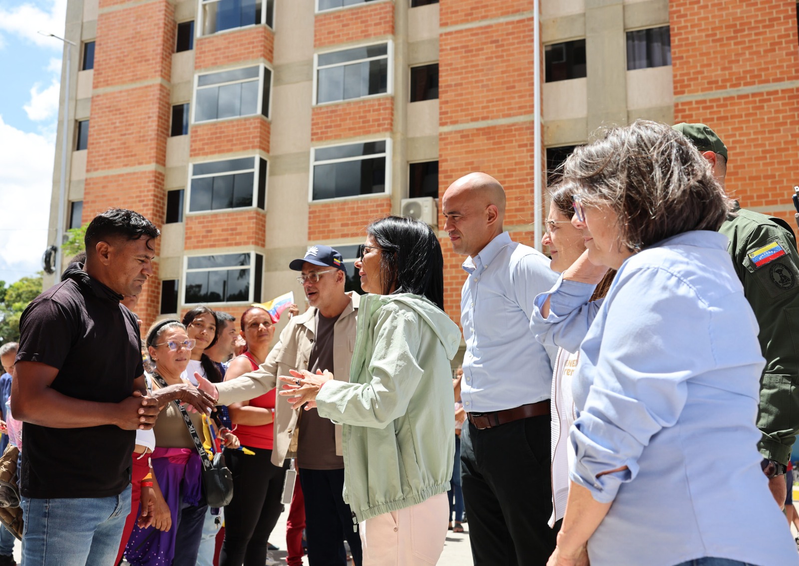 Presidenta Delcy Rodríguez entrega 87 viviendas a familias afectadas por el doblete sísmico
