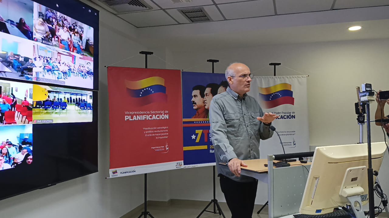 Menéndez: Comunas del país deben estar involucradas en Programa de Formación de Construcción
