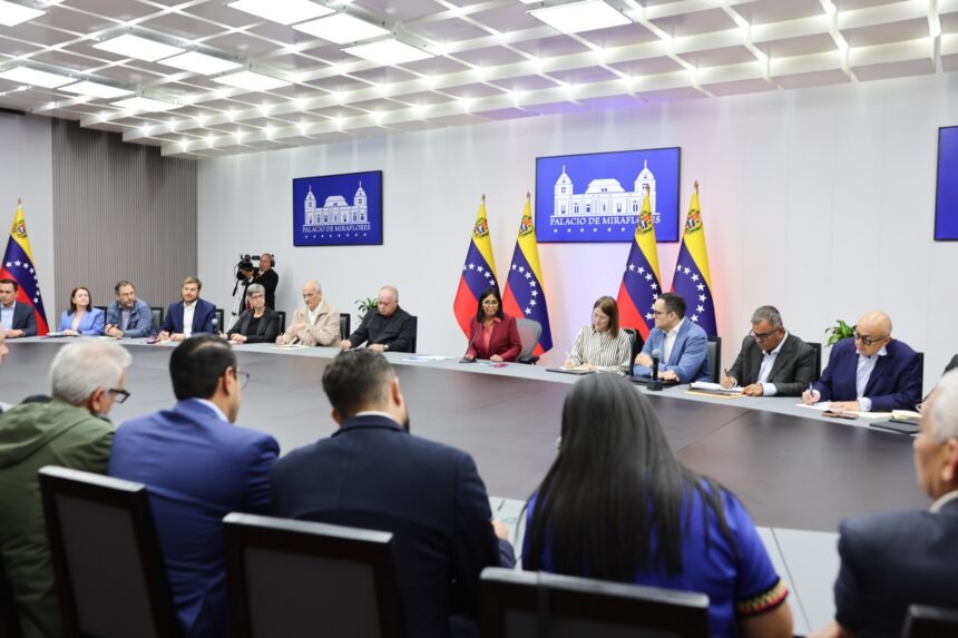 Presidenta encargada lidera Consejo de Ministros para revisar balance de gestión tras doblete sísmico