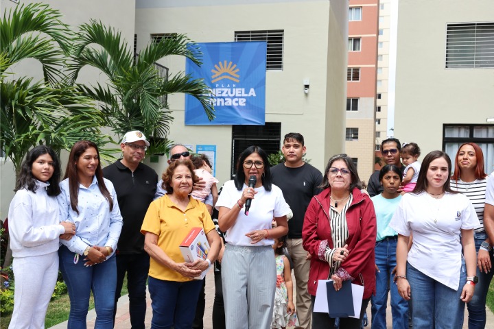 Presidenta Rodríguez lideró entrega de 181 nuevas viviendas a familias afectadas tras los sismos