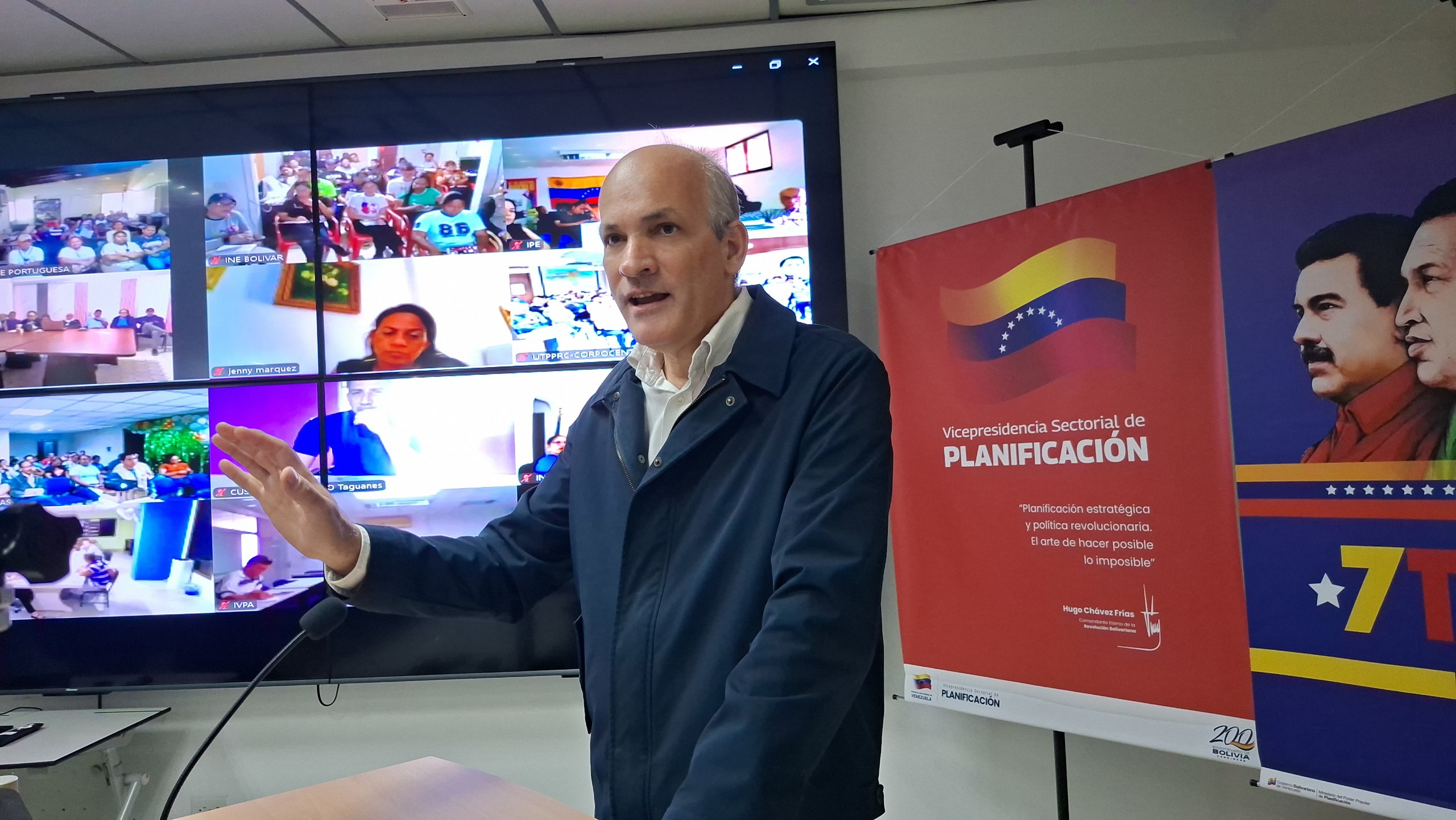 Vicepresidente Menéndez advierte que las Redes Sociales "moldean a la sociedad" y condicionan la Soberanía Nacional