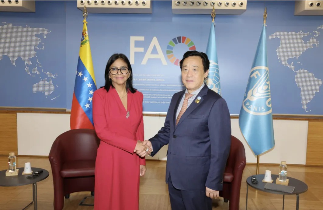 Presidenta Delcy Rodríguez evalúa retos de la seguridad alimentaria global con director de la FAO