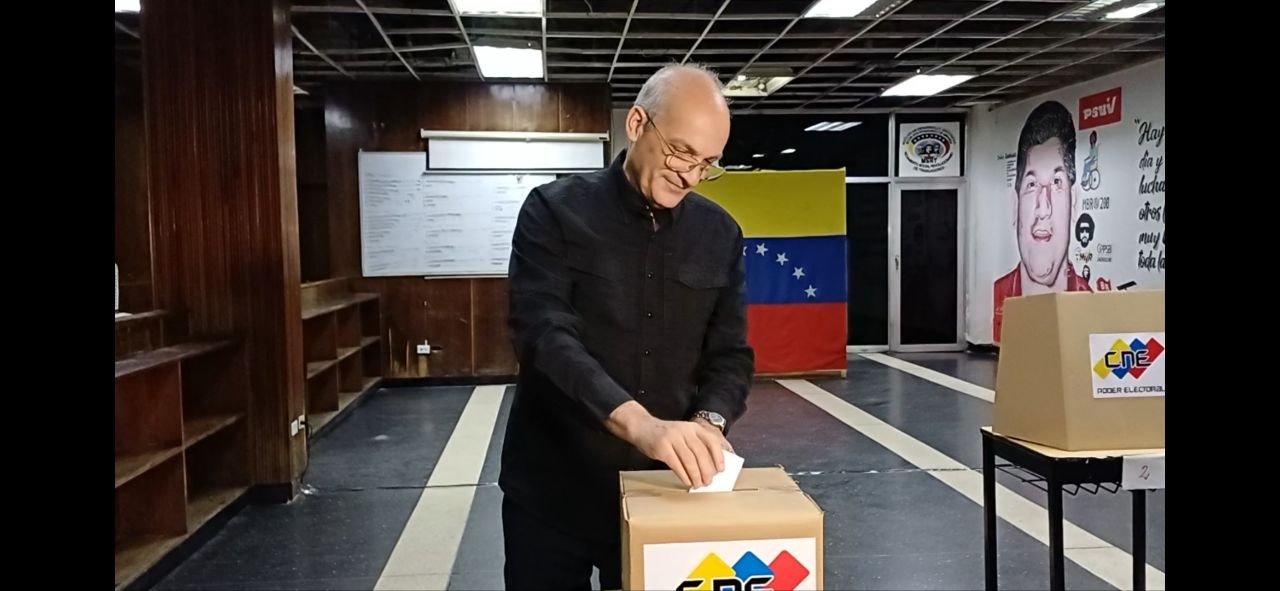 Vicepresidente Menéndez: “Hoy decidimos un nuevo sistema de Políticas Públicas en nuestro país basada en el Poder Popular”